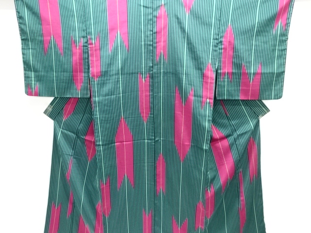 大正ロマン　縞に矢羽根絣織り出し着物